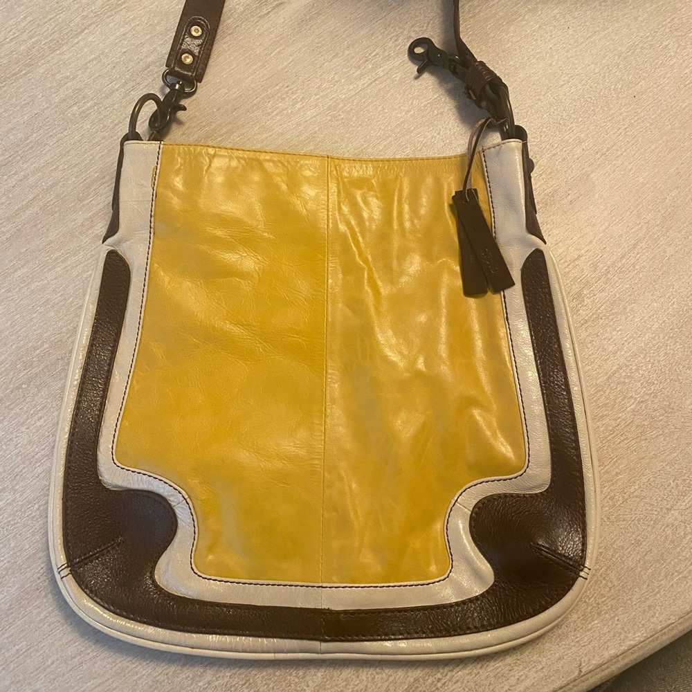 Tano Leather Shoulder Bag